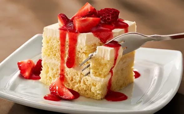 Strawberry Cream Cake (V)